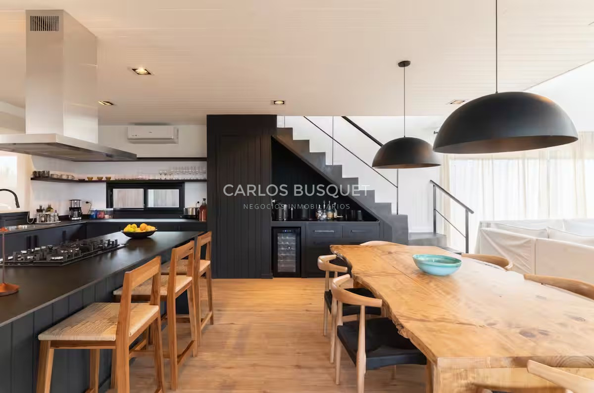 Casa ID.1366 - Casa en venta de 3 dormitorios en suite en La Juanita