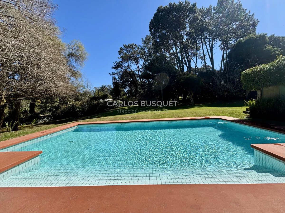 Casa ID.1311 - Venta casa de 5 dormitorios en barrio Golf, Punta del Este