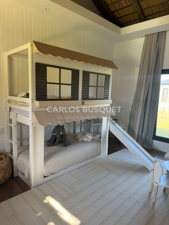 Casa ID.1646 - Venta casa de 4 dormitorios y servicio en Puerto Quetzal, La Barra