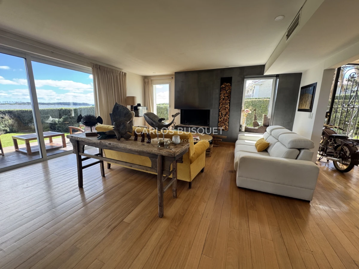 Casa ID.1808 - Casa de 4 dormitorios en venta en Peninsula