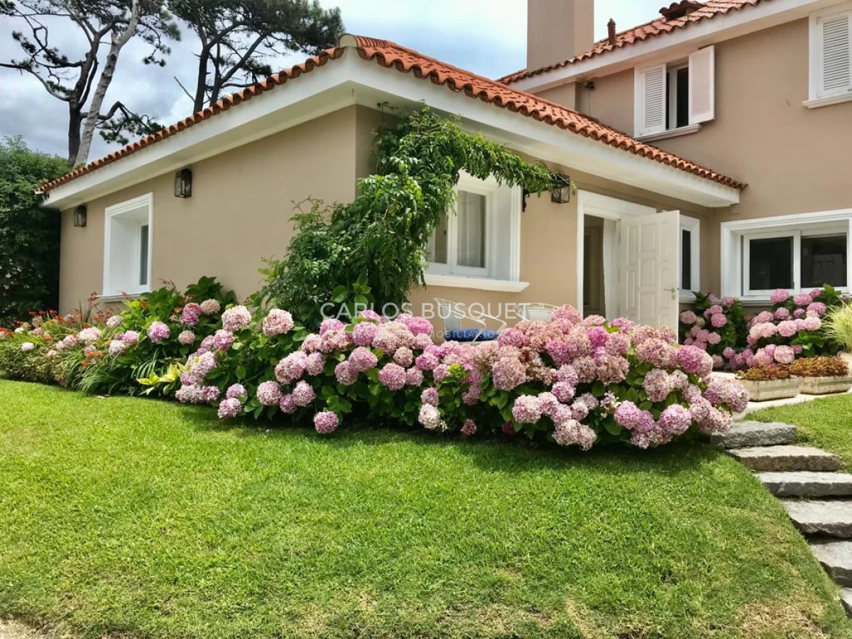 Casa ID.384 - Casa en alquiler temporal, de 6 dormitorios, en Playa  Barava