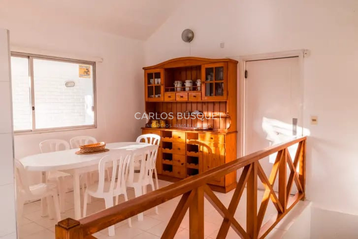 Casa ID.1628 - Casa en alquier temporal de 9 dormitorios en Playa Mansa primera linea Punta Del Este
