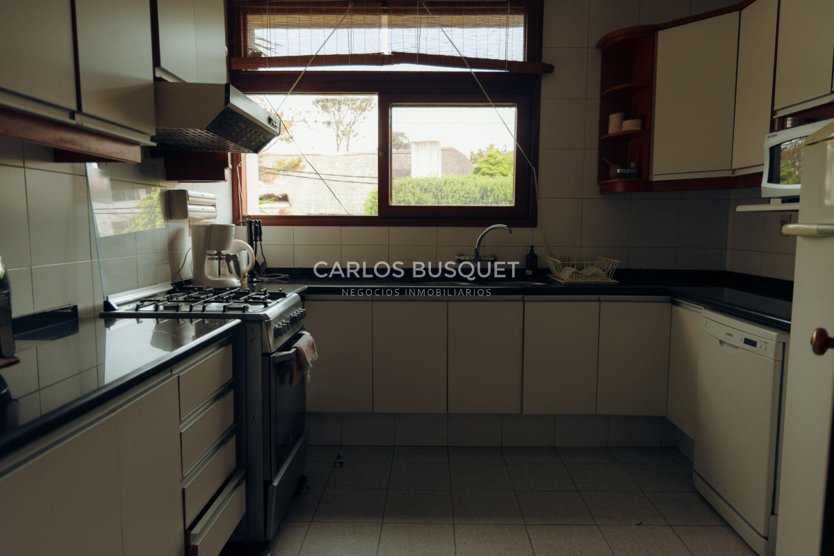 Casa ID.1400 - Hermosa casa en alquiler temporal playa mansa 4 dormitorios