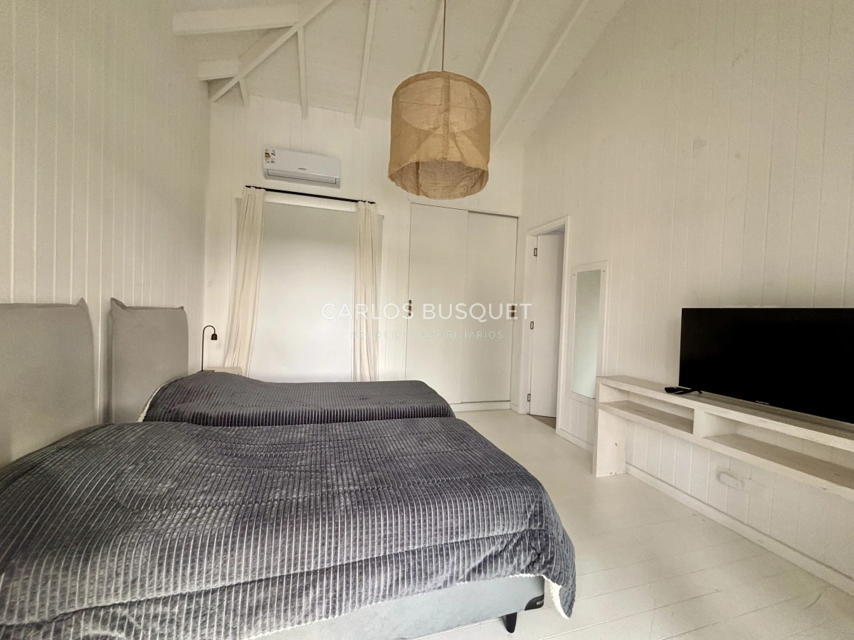 Casa ID.1094 - Casa en venta de 4 dormitorios en la Barra, Barrio Don Miguel 