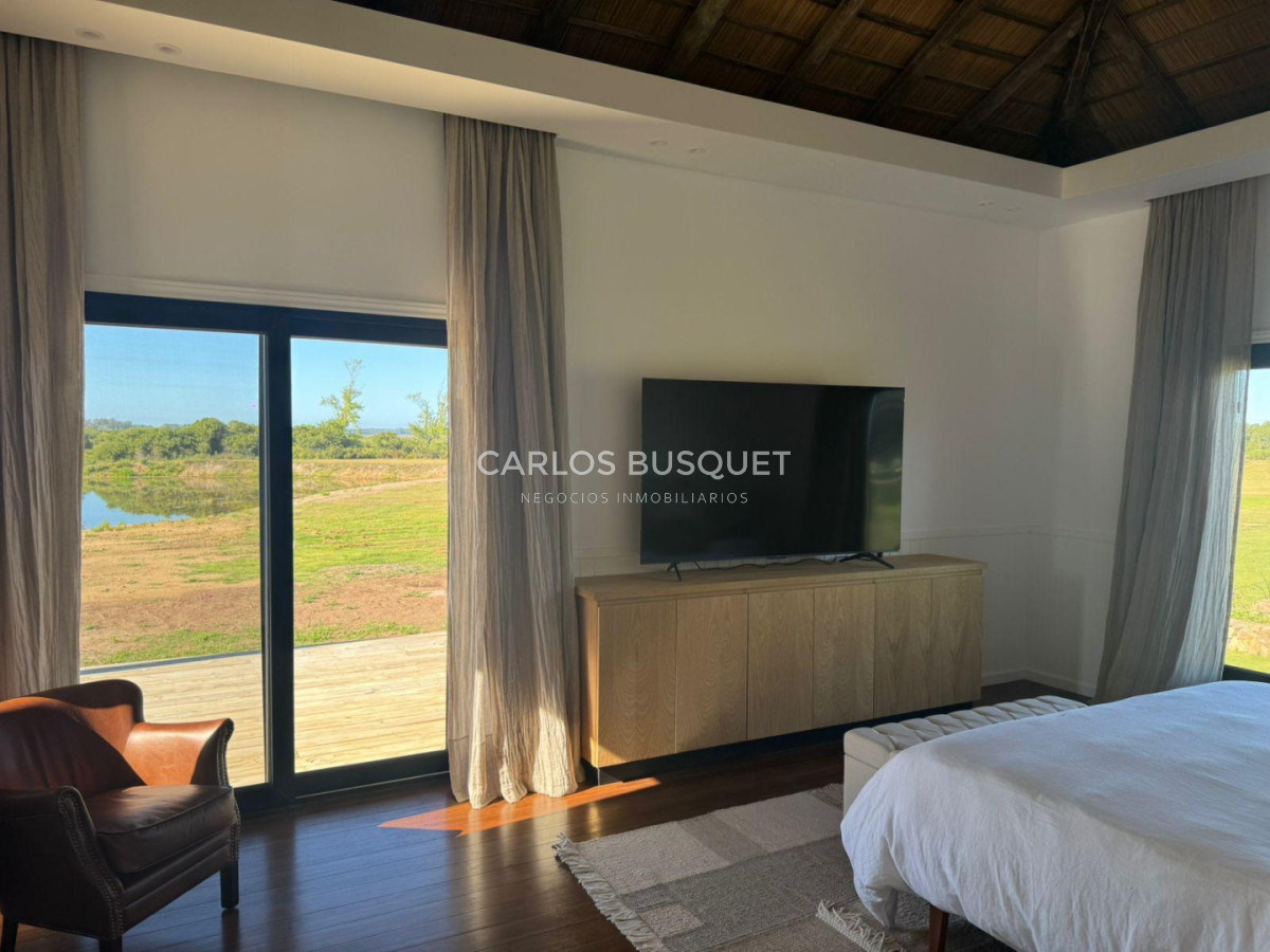 Casa ID.1646 - Venta casa de 4 dormitorios y servicio en Puerto Quetzal, La Barra