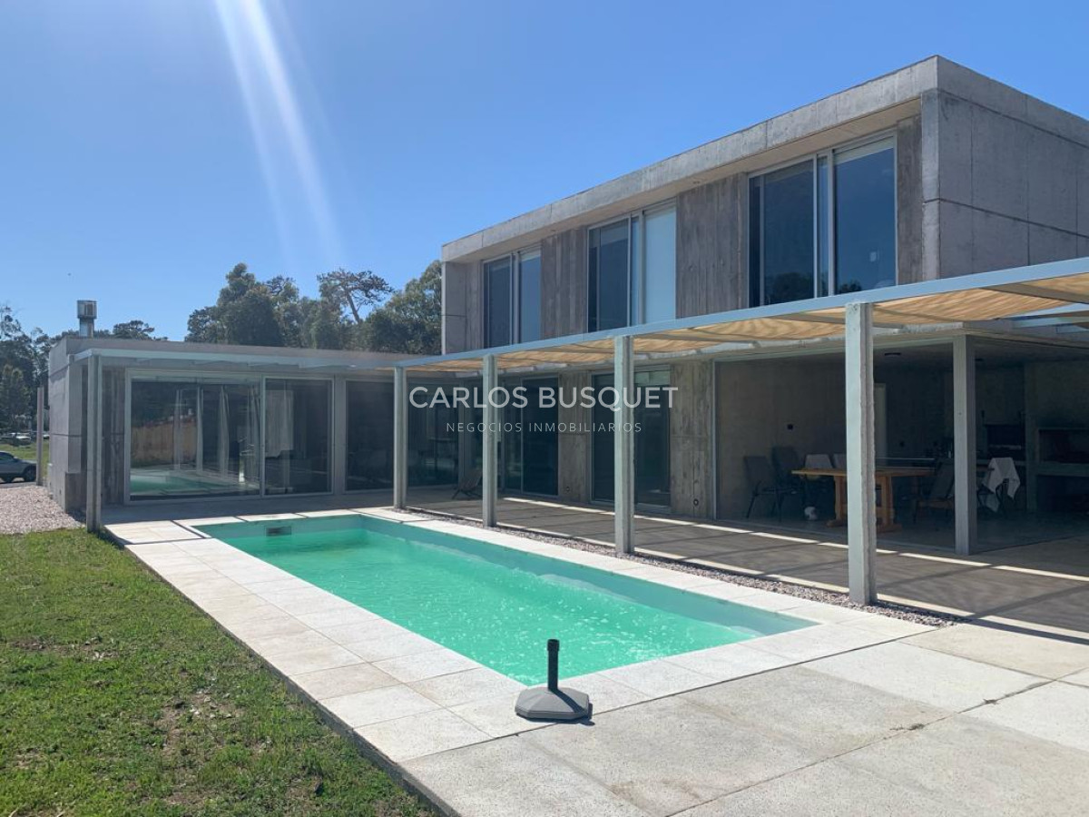 Casa ID.1211 - Casa de 4 dormitorios en alquiler temporal, en barrio privado La Residence