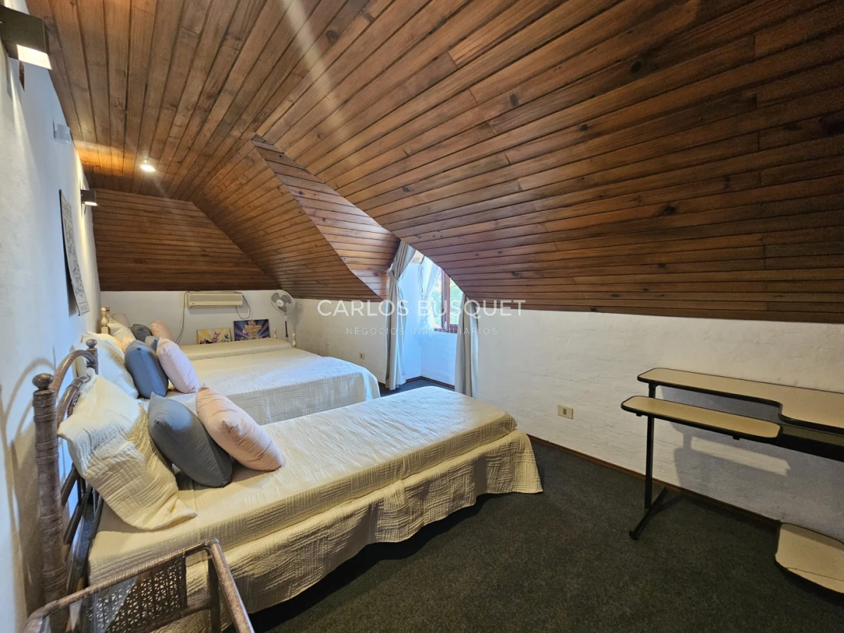 Casa ID.1513 - Gran casa en venta en zona comercial de Lugano San Rafael