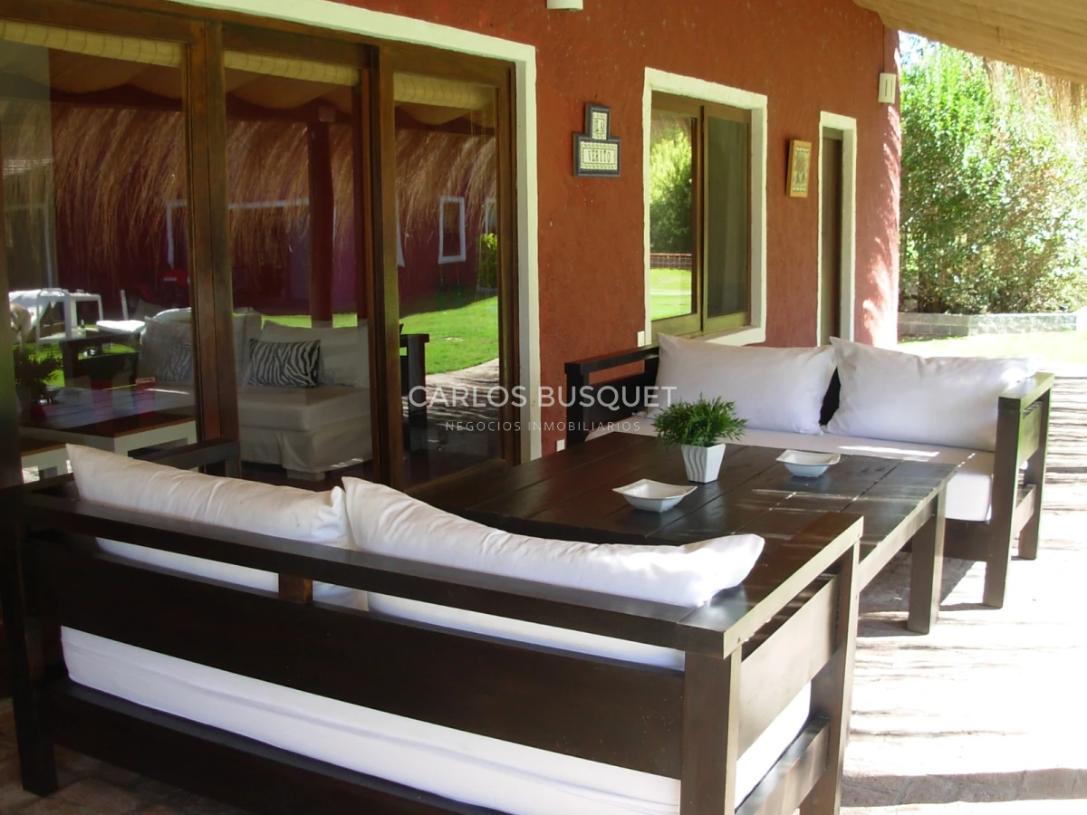 Casa ID.399 - Venta Chacra de 5 hectáreas con casa de 6 dormitorios, en Camino Medellin