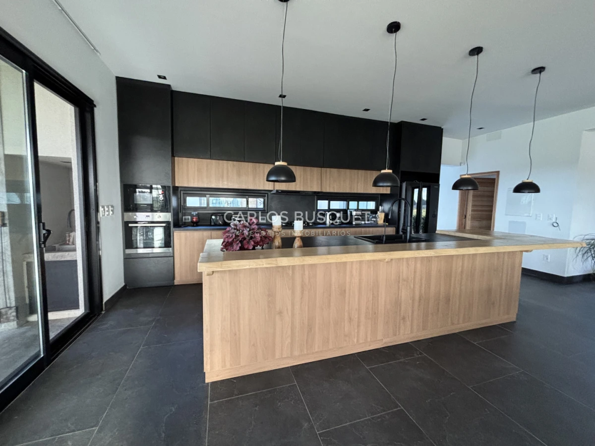 Casa ID.1296 - Chacra en alquiler temporal de 5 dormitorios, en Camino Medellin