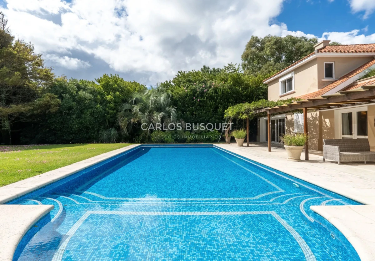 Casa ID.384 - Casa en alquiler temporal, de 6 dormitorios, en Playa  Barava