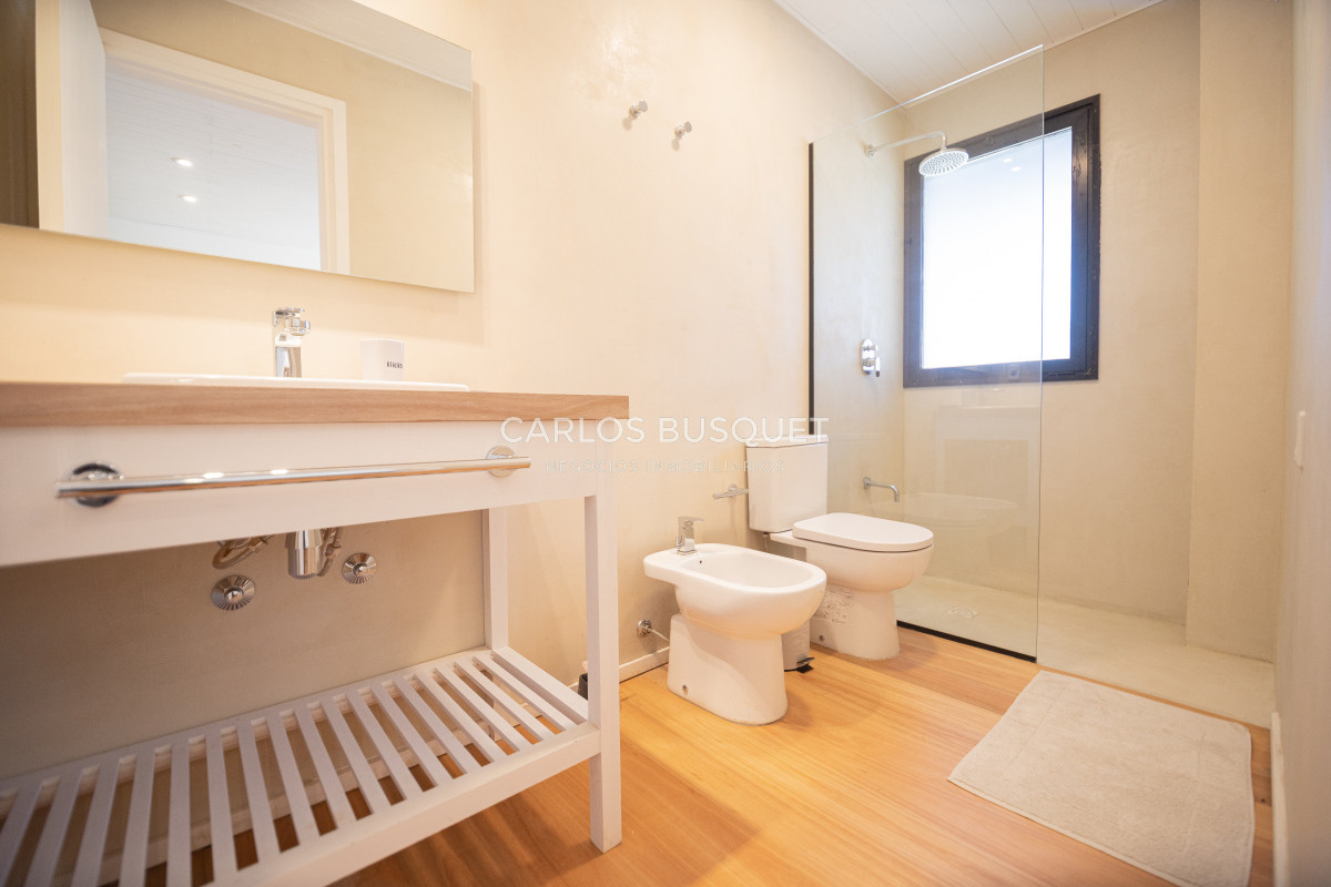 Casa ID.323 - Casa en venta de 4 dormitorios, en Jose Ignacio, Barrio Laguna Escondida