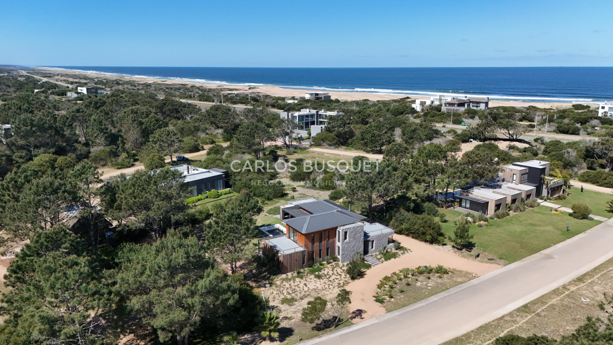 Casa ID.323 - Casa en venta de 4 dormitorios, en Jose Ignacio, Barrio Laguna Escondida