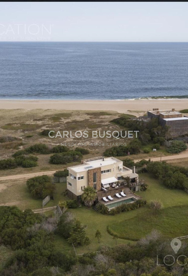 Casa ID.137 - Espectacular Casa en venta de 4 dormitorios, frente al mar en Santa Monica!