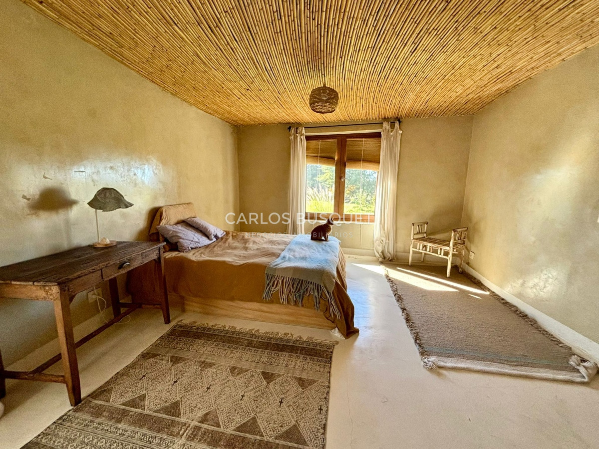 Casa ID.419 - Chacra en venta con casa de 4 dormitorios, en Camino Medellin, sobre el arroyo! 