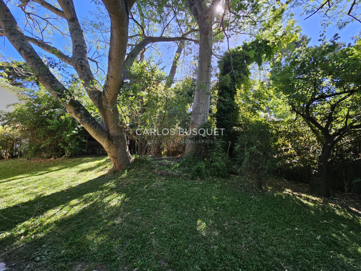 Casa ID.1512 - Casa en venta en barrio Lugano