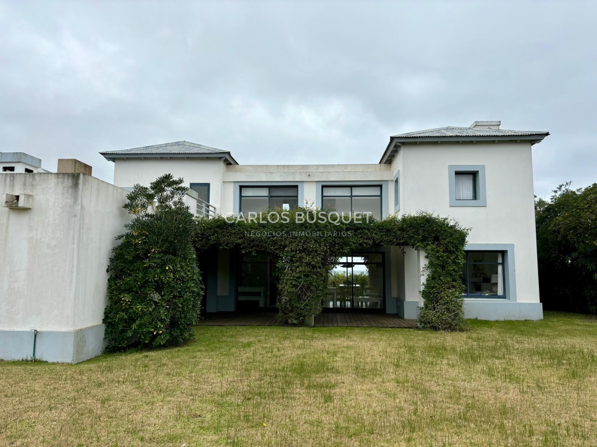 Casa ID.721 - Casa en alquiler temporal de 5 dormitorios en Club de Mar, Jose Ignacio 