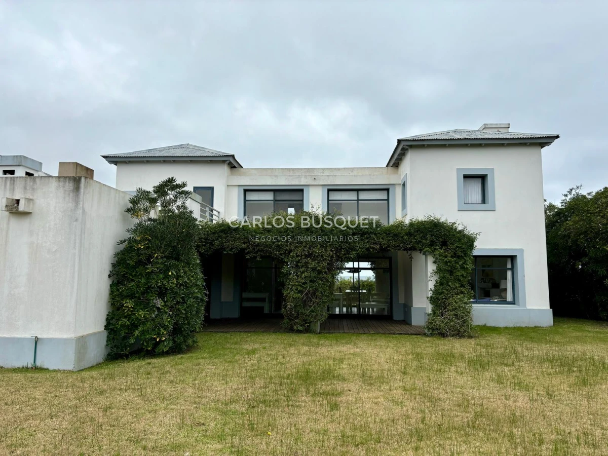 Casa ID.721 - Casa en alquiler temporal de 5 dormitorios en Club de Mar, Jose Ignacio 