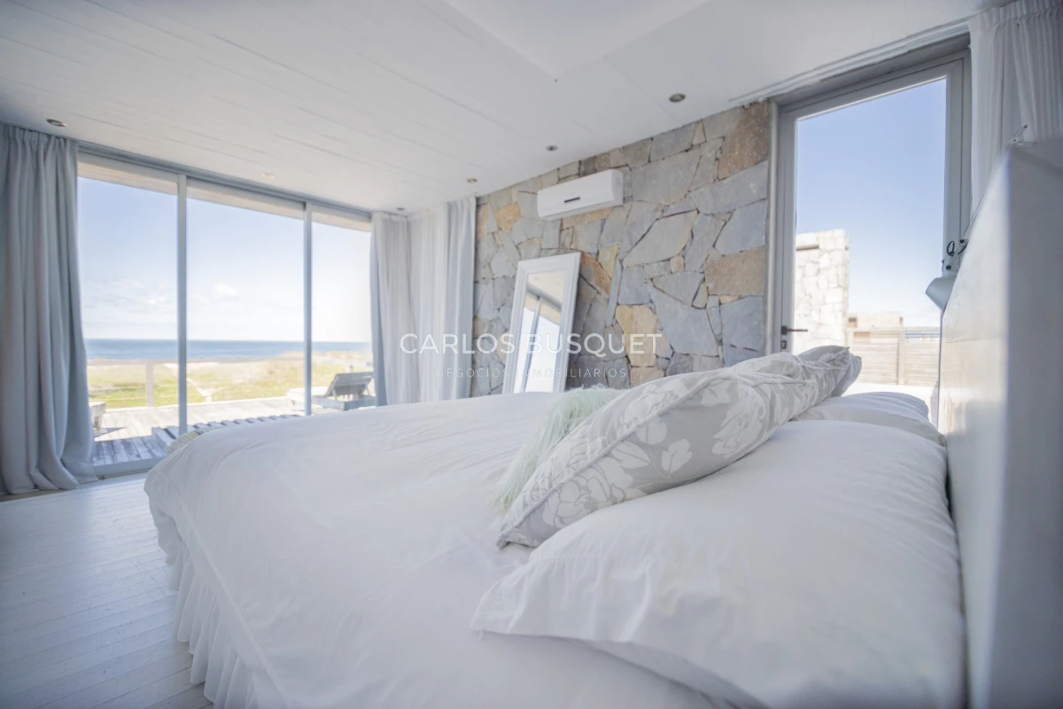 Casa ID.244 - Casa en Venta, de 6 dormitorios, en Santa Monica, sobre el mar