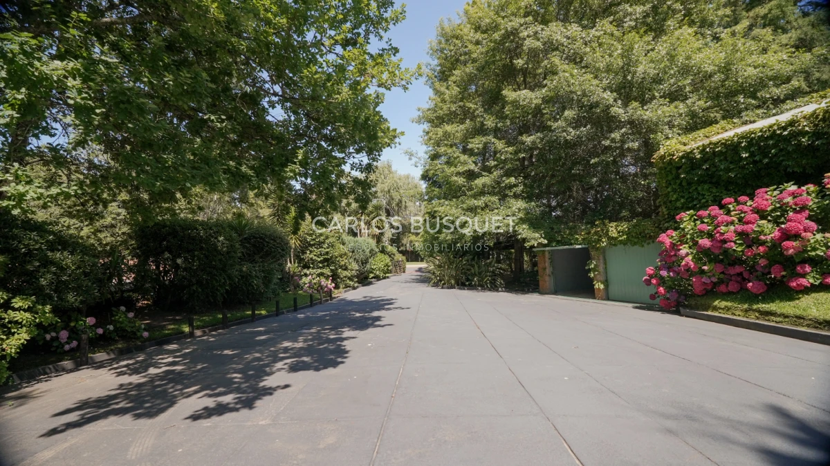 Casa ID.1311 - Venta casa de 5 dormitorios en barrio Golf, Punta del Este
