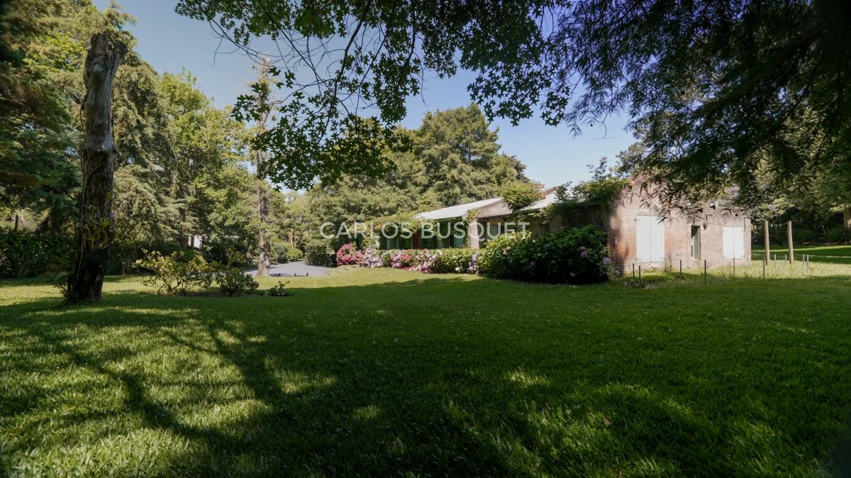 Casa ID.1311 - Venta casa de 5 dormitorios en barrio Golf, Punta del Este