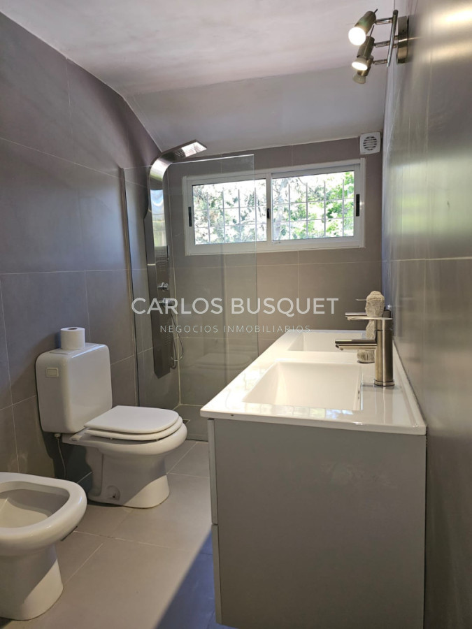 Casa ID.796 - Casa en alquiler temporal 4 dormitorios, Piscina Climatizada Punta Del Este, playa Brava 
