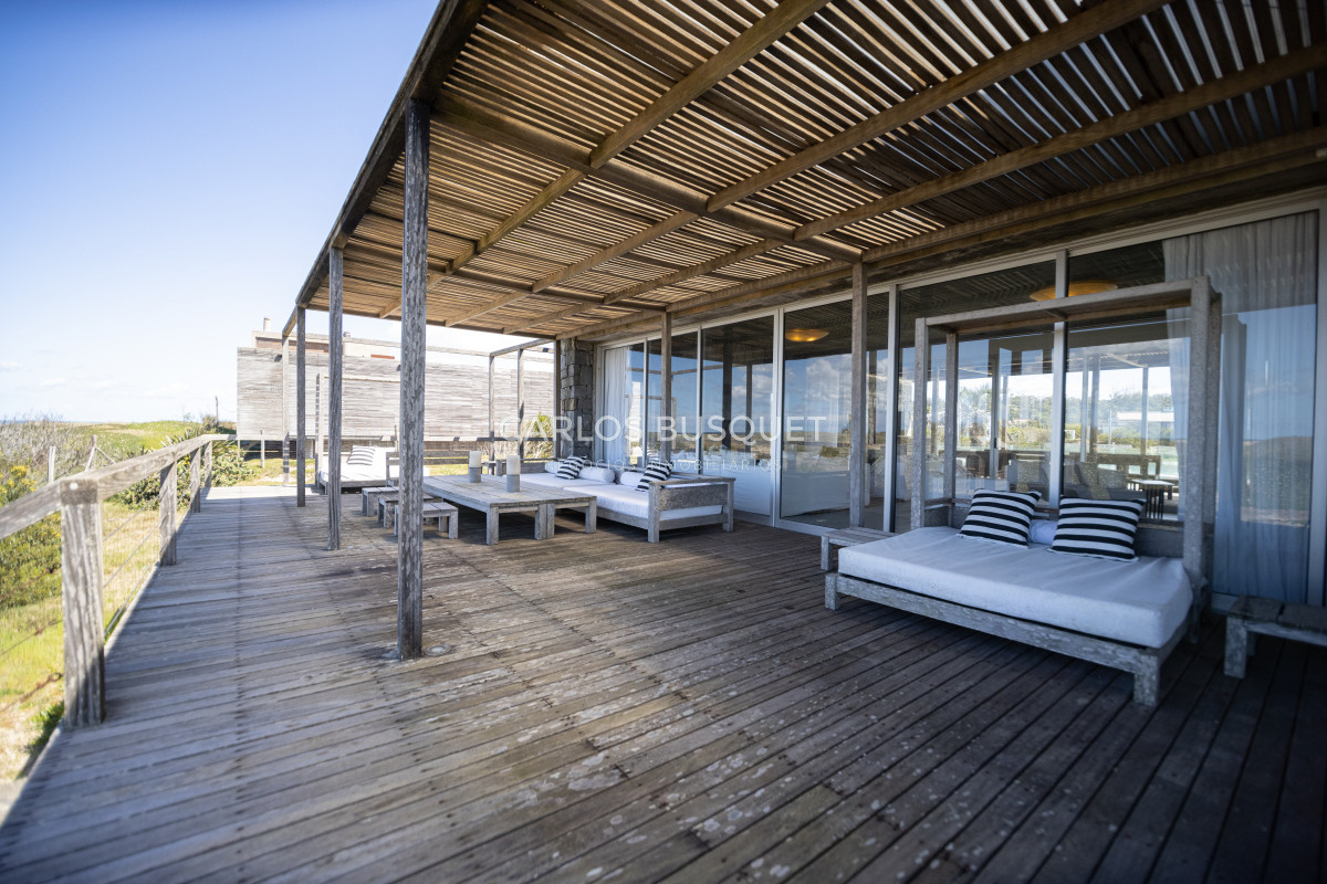 Casa ID.244 - Casa en Venta, de 6 dormitorios, en Santa Monica, sobre el mar