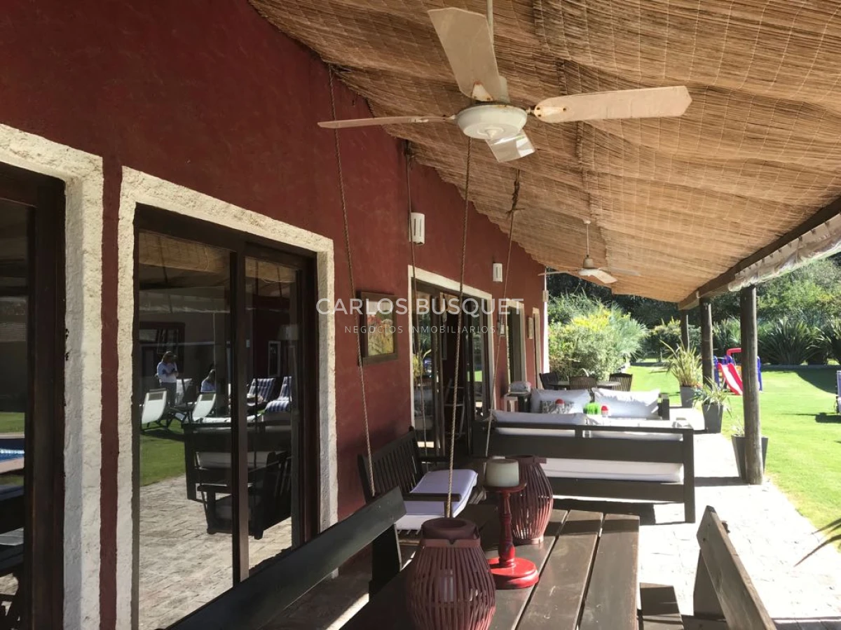 Casa ID.399 - Venta Chacra de 5 hectáreas con casa de 6 dormitorios, en Camino Medellin