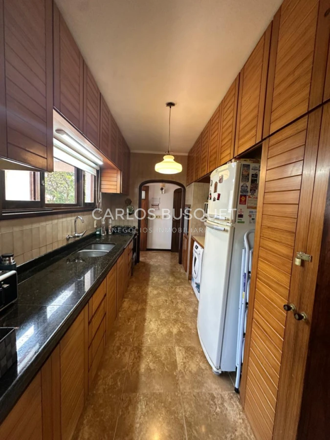 Casa ID.1513 - Gran casa en venta en zona comercial de Lugano San Rafael