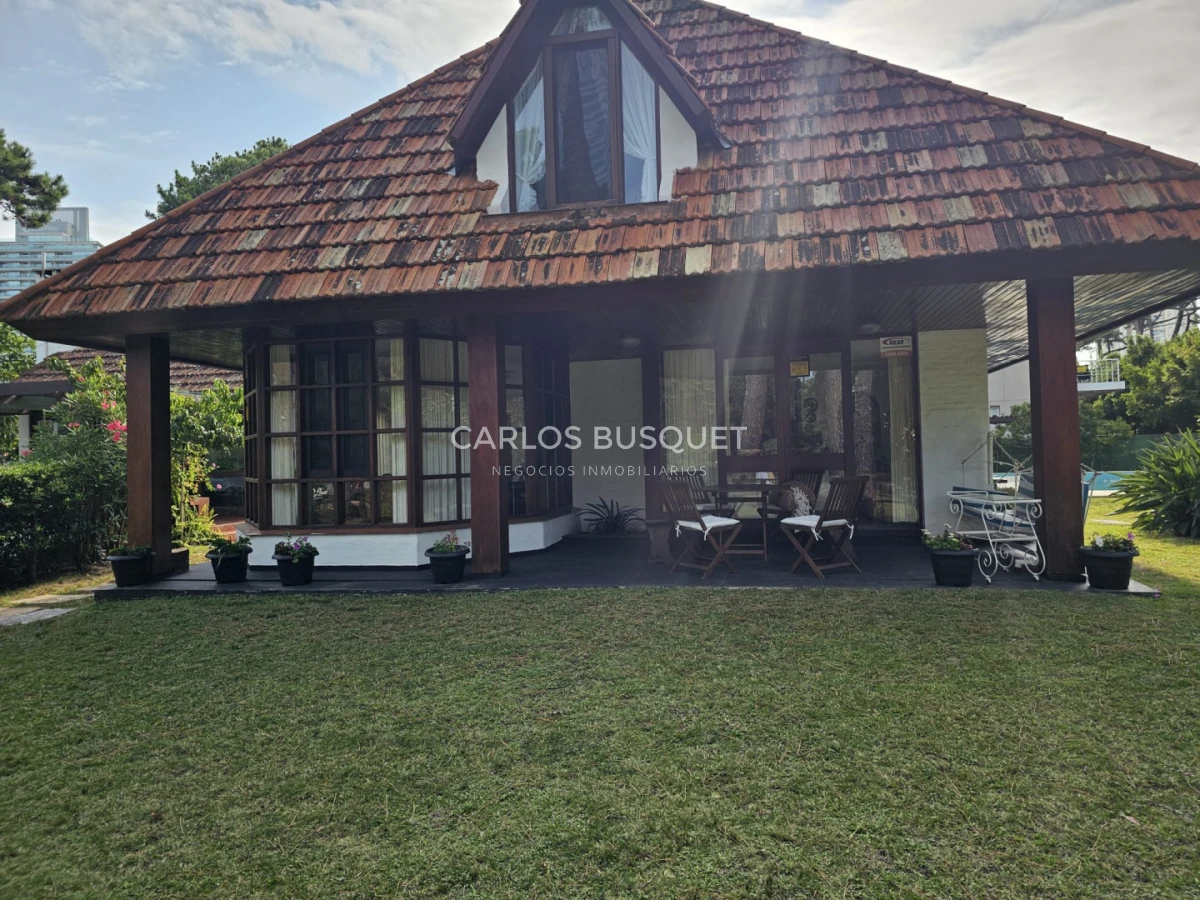 Casa ID.1513 - Gran casa en venta en zona comercial de Lugano San Rafael