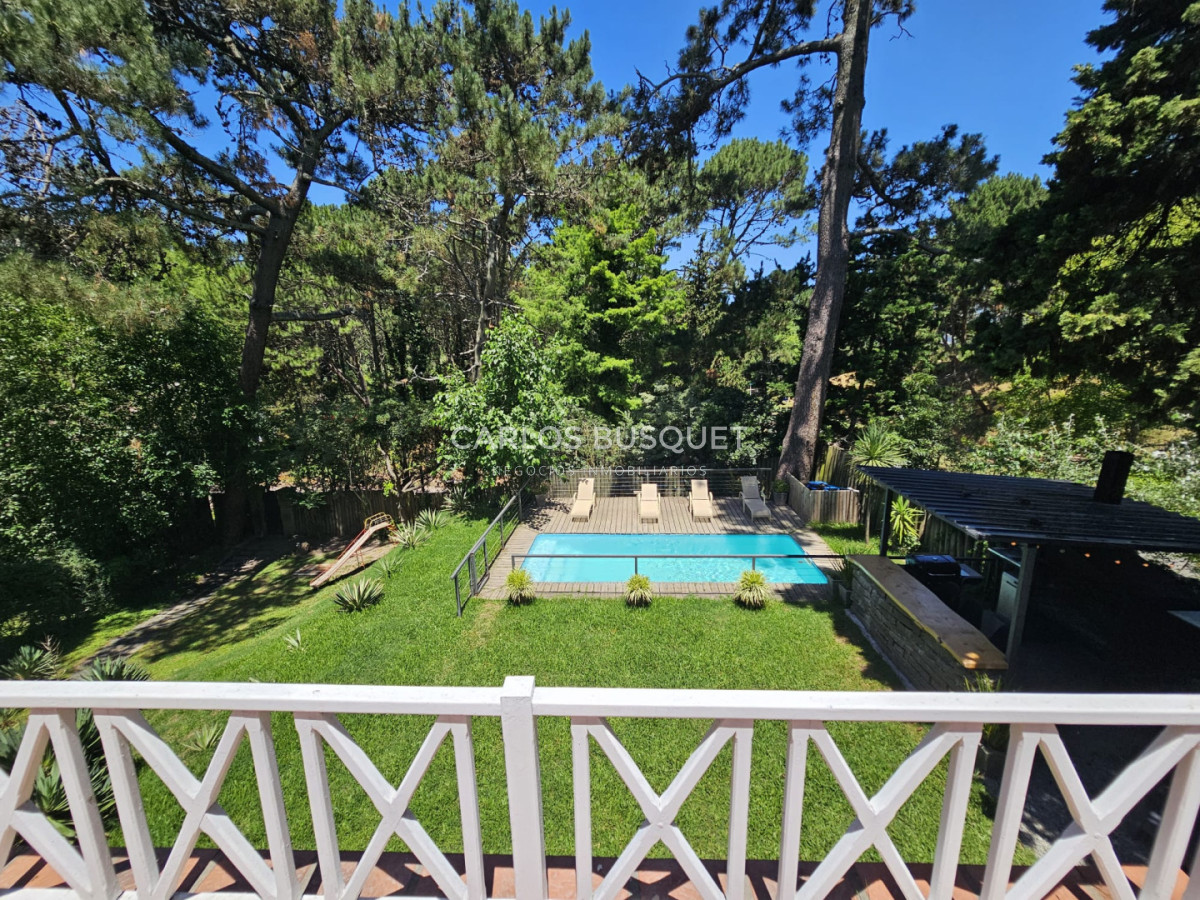 Casa ID.796 - Casa en alquiler temporal 4 dormitorios, Piscina Climatizada Punta Del Este, playa Brava 