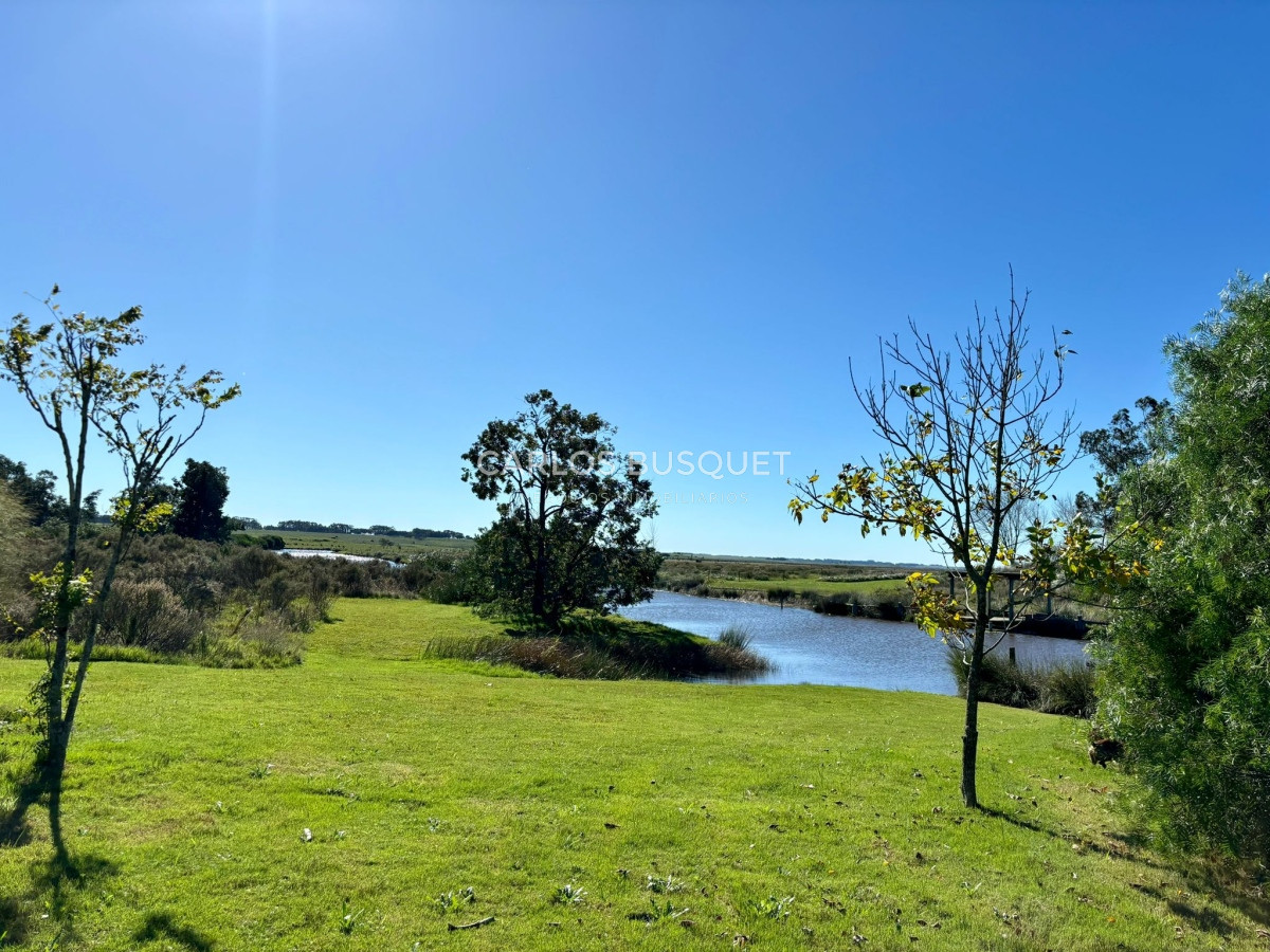 Casa ID.419 - Chacra en venta con casa de 4 dormitorios, en Camino Medellin, sobre el arroyo! 