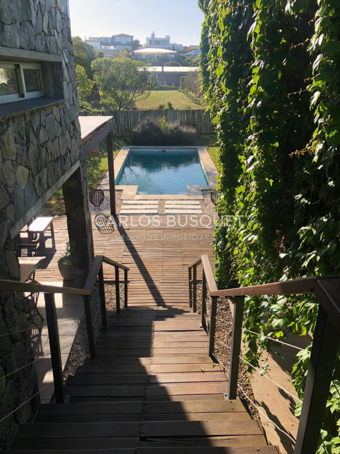 Casa ID.837 - Casa en alquiler temporal de 4 dormitorios en Jose Ignacio, Club de Mar