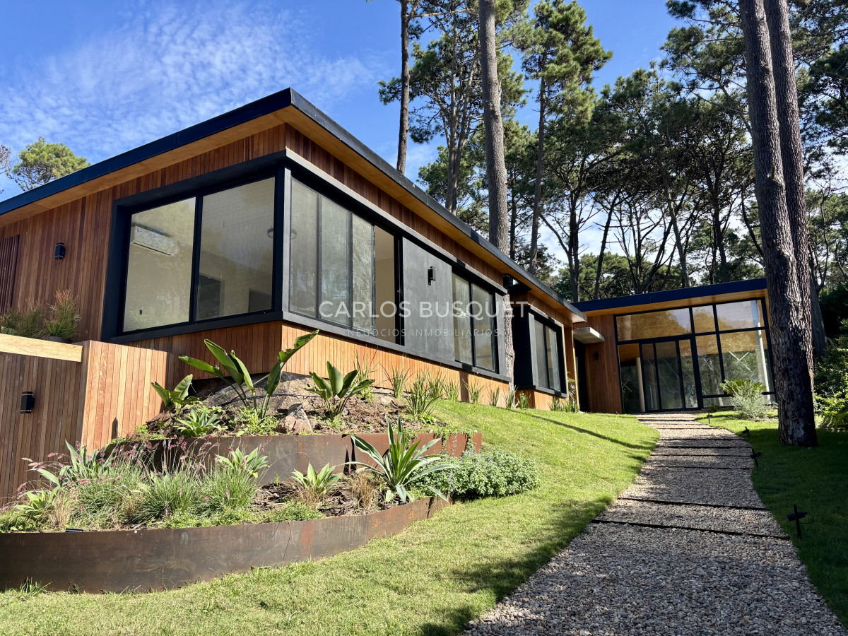 Casa ID.891 - Casa en venta de 4 dormitorios, en barrio cerrado, Rincon del Indio 