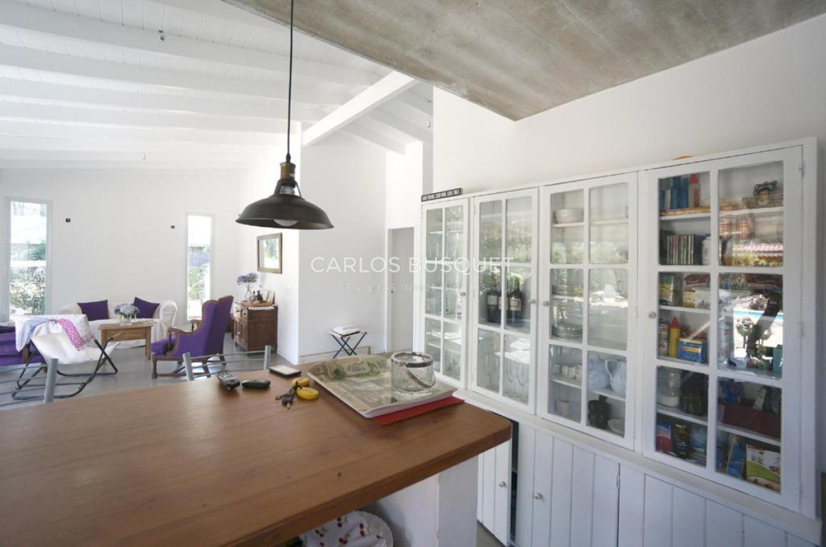 Casa ID.345 - Moderna casa en venta zona Rincon del Indio
