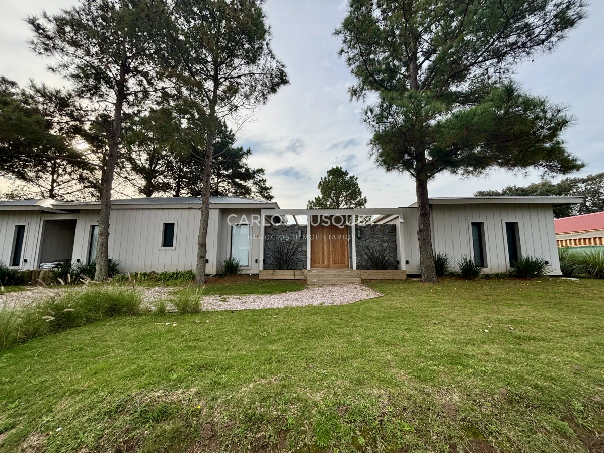 Casa ID.1094 - Casa en venta de 4 dormitorios en la Barra, Barrio Don Miguel 