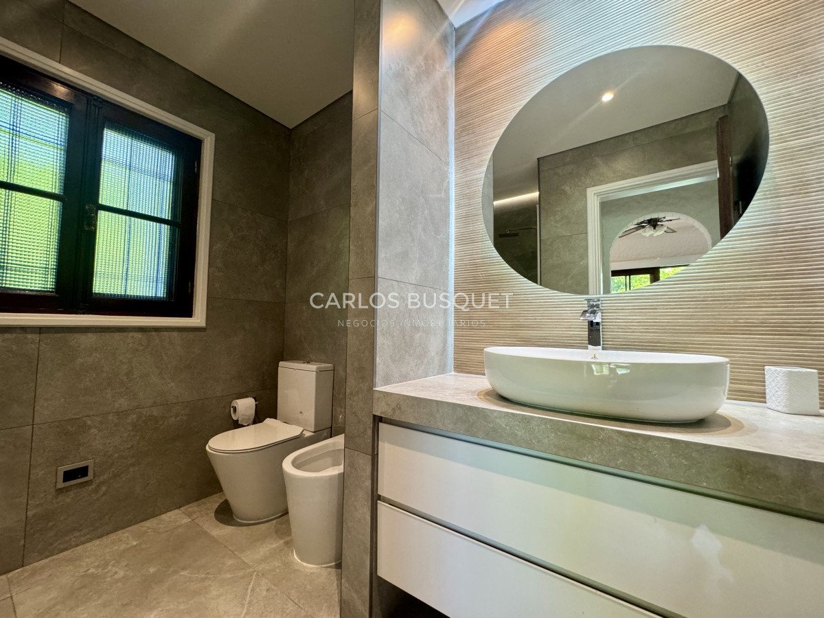 Casa ID.753 - Casa en venta de 6 dormitorios en Playa Mansa