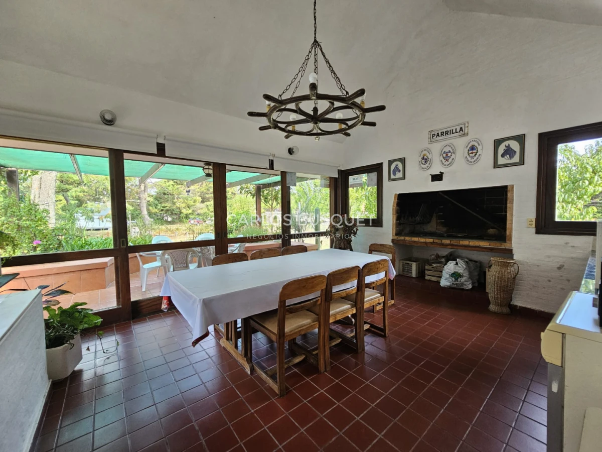 Casa ID.1513 - Gran casa en venta en zona comercial de Lugano San Rafael