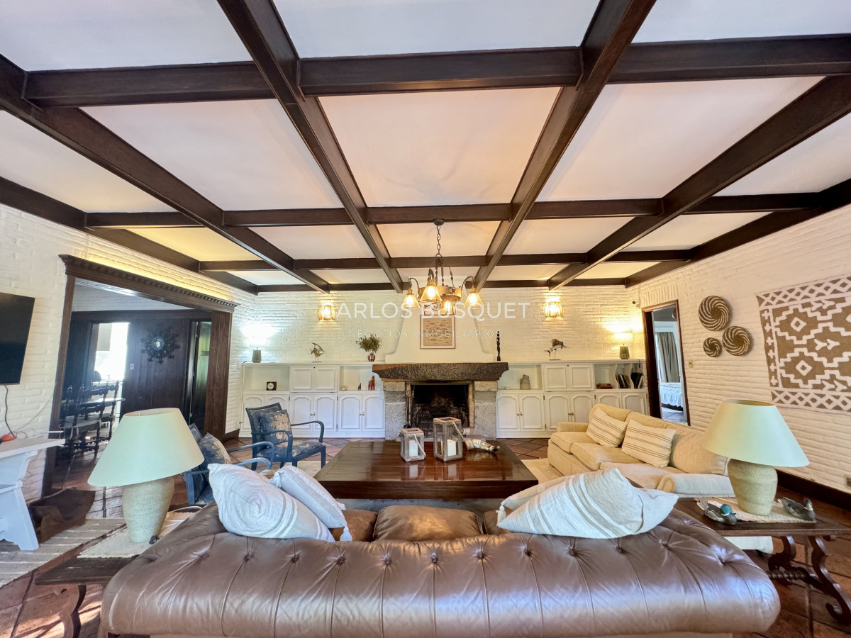 Casa ID.753 - Casa en venta de 6 dormitorios en Playa Mansa