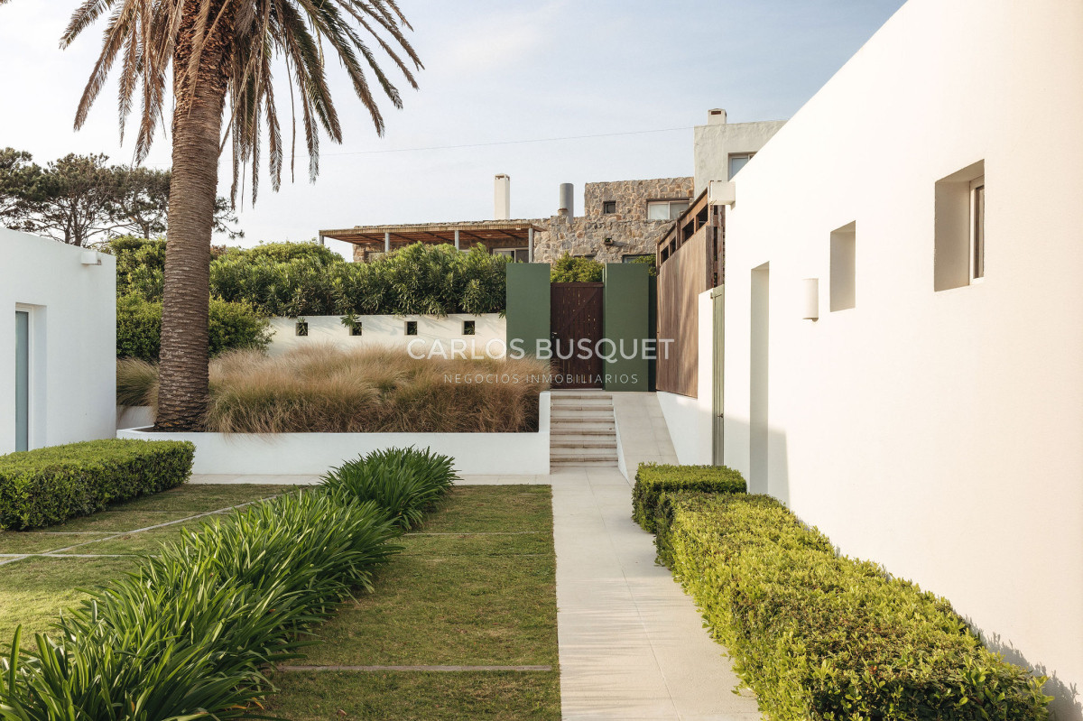 Casa ID.1219 - Casa en alquiler temporal de 4 dormitorios en La Barra, sobre el Mar