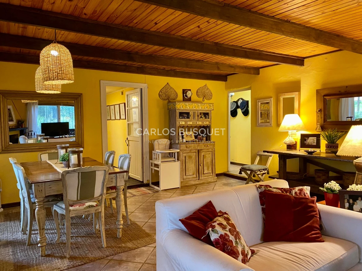 Casa ID.399 - Venta Chacra de 5 hectáreas con casa de 6 dormitorios, en Camino Medellin