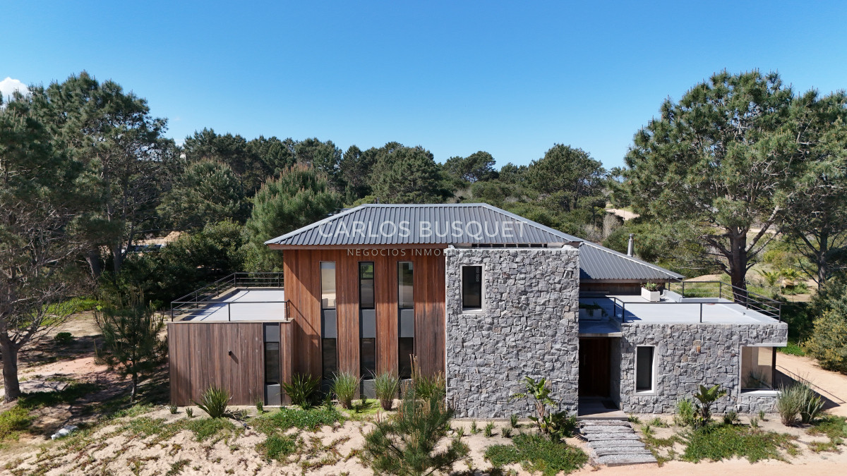Casa ID.323 - Casa en venta de 4 dormitorios, en Jose Ignacio, Barrio Laguna Escondida