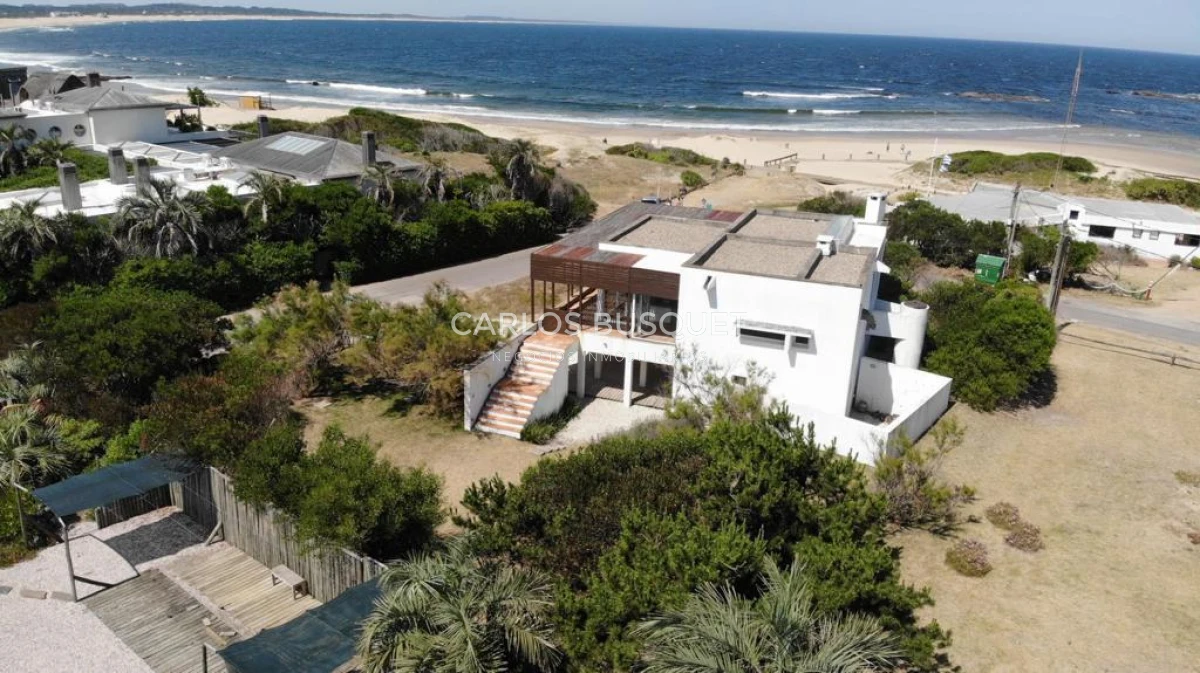 Casa ID.405 - Alquiler temporal de casa de 4 dormitorios en Jose Ignacio, playa brava.