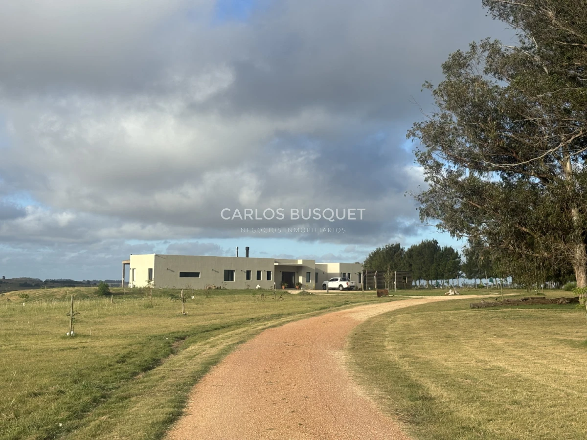 Casa ID.1296 - Chacra en alquiler temporal de 5 dormitorios, en Camino Medellin