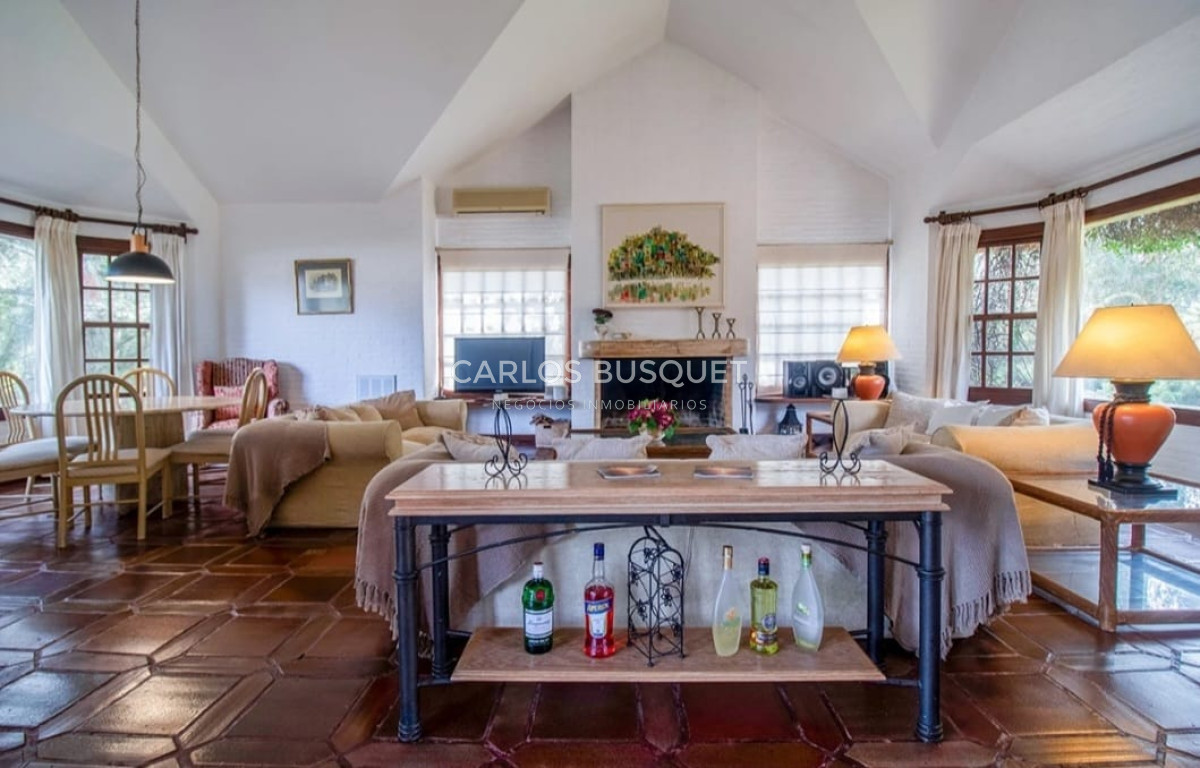 Casa ID.1297 - Espectacular mansion en barrio Berverly hills en venta Punta del este