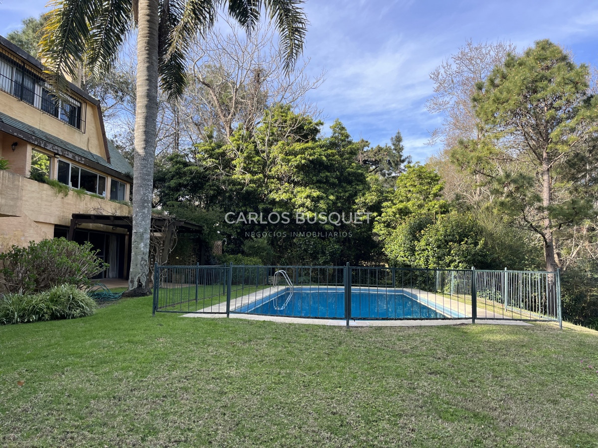 Casa ID.69 - Casa en Venta de 7 dormitorios, en zona del Golf! 