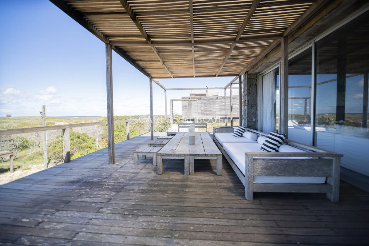 Casa ID.244 - Casa en Venta, de 6 dormitorios, en Santa Monica, sobre el mar