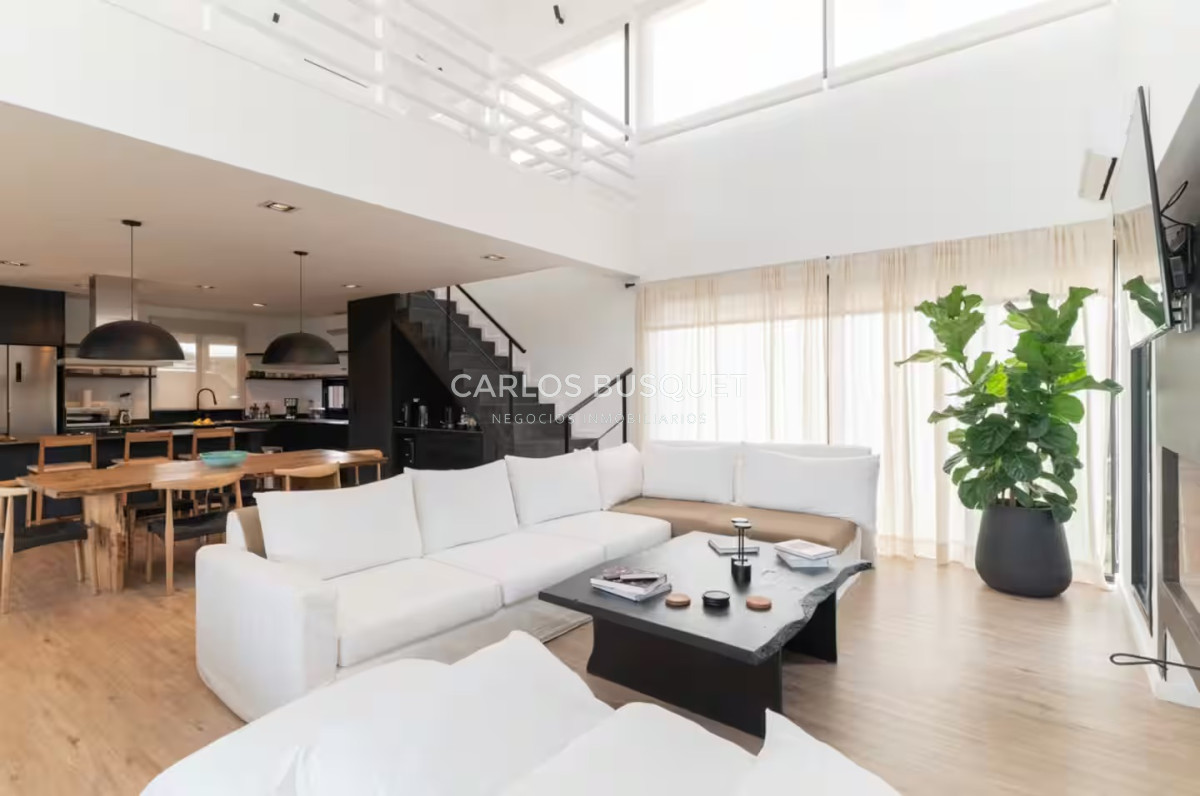 Casa ID.1366 - Casa en venta de 3 dormitorios en suite en La Juanita