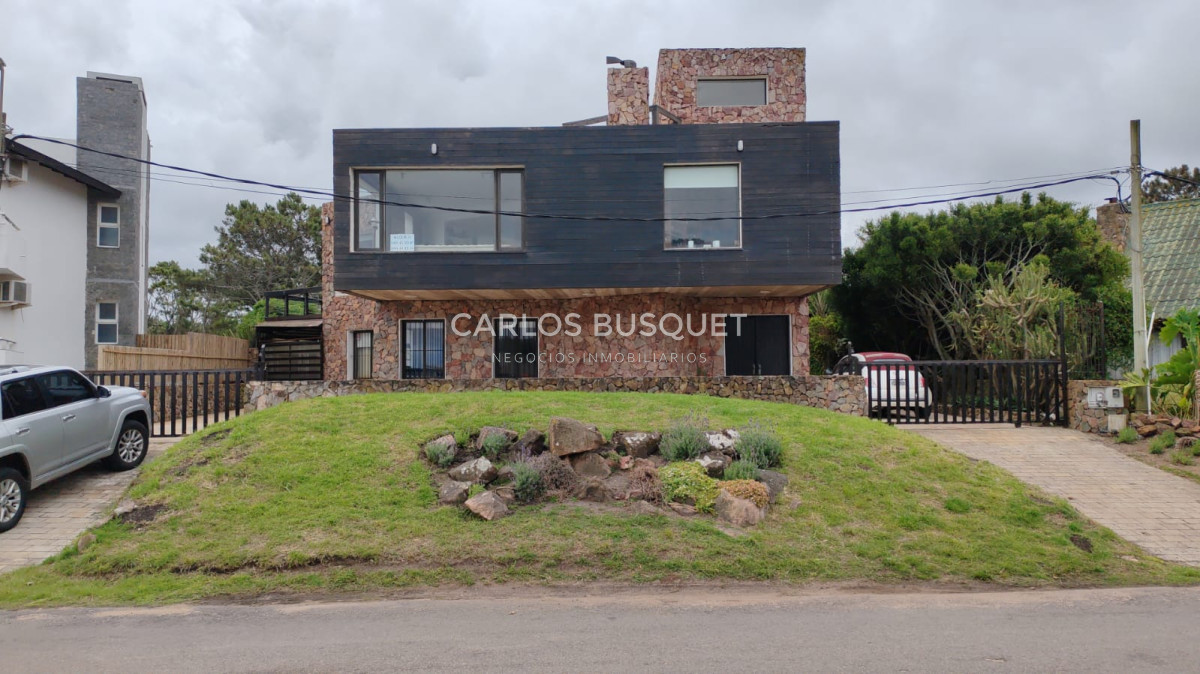 Casa ID.789 - Alquiler temporada casa de 5 dormitorios en playa Mansa.