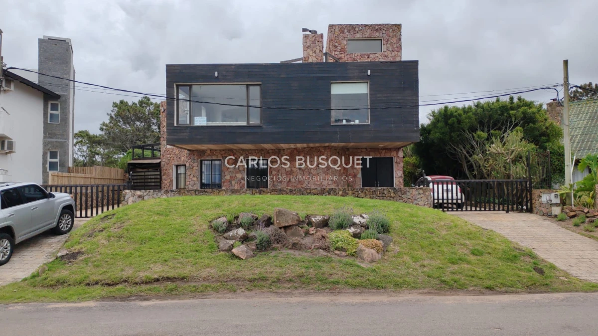 Casa ID.789 - Alquiler temporada casa de 5 dormitorios en playa Mansa.