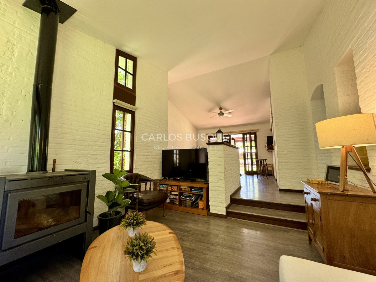 Casa ID.940 - Casa en venta, de 3 dormitorios, en zona Cantegril 